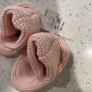 Gap knit shoes 6-12 mo